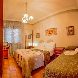 Hillary House Fiumicino